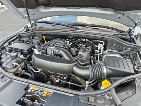 Used 2025 Dodge Durango GT RWD image 38