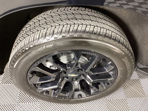 Used 2023 Chevrolet Suburban LT w/ LT Signature Package image 12