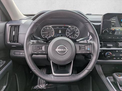 Used 2022 Nissan Pathfinder SL FWD image 14