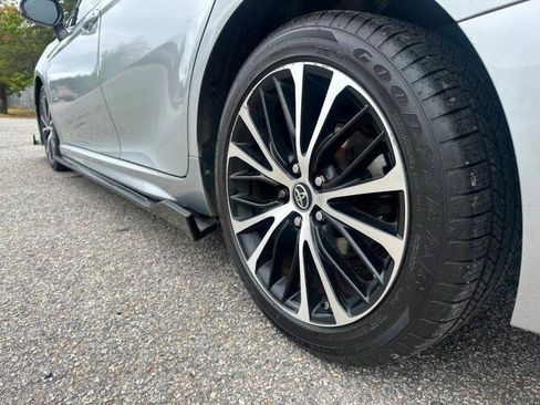 Used 2018 Toyota Camry SE FWD image 15