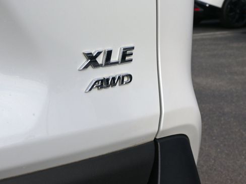 Used 2023 Toyota RAV4 XLE Premium image 10