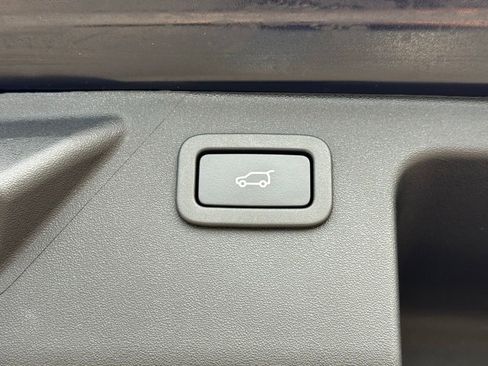 Used 2018 Land Rover Discovery Sport HSE AWD/4WD image 36