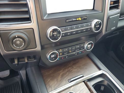 Used 2021 Ford Expedition Platinum image 27