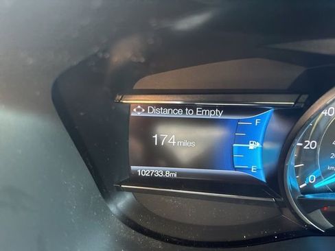 Used 2019 Ford Explorer XLT w/ Equipment Group 202A image 10