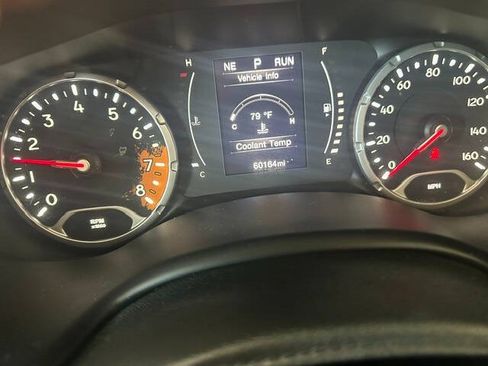 Used 2016 Jeep Renegade Latitude w/ Popular Equipment Group AWD/4WD image 17