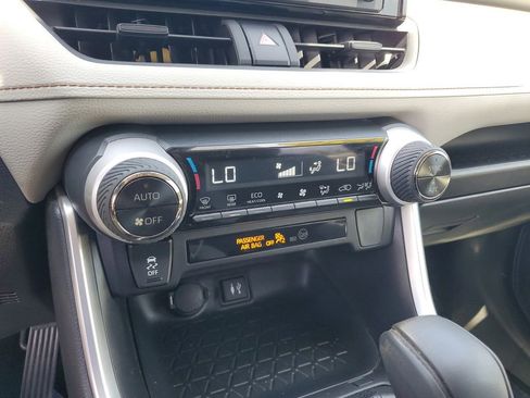 Used 2019 Toyota RAV4 XLE FWD image 26
