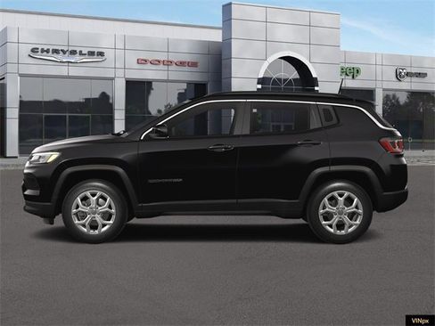 Used 2024 Jeep Compass Latitude w/ Convenience Group image 3