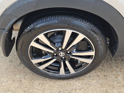 Used 2018 Nissan Kicks SV FWD image 10