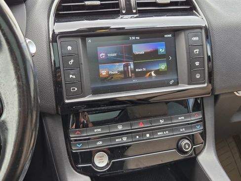 Used 2018 Jaguar F-PACE Premium AWD/4WD image 18