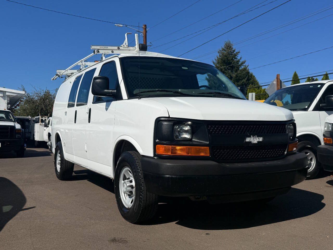 Used 2015 Chevrolet Express 2500 RWD image 25