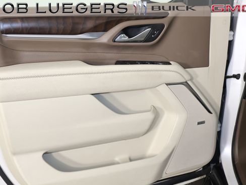 Used 2021 GMC Yukon XL Denali image 8
