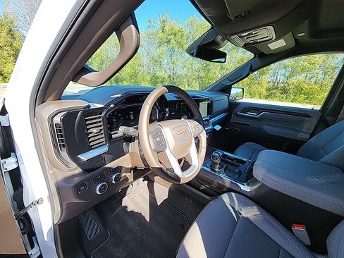 New 2026 GMC Sierra 1500 SLT w/ SLT Convenience Package image 16