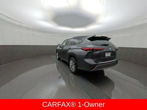 Used 2023 Toyota Highlander Platinum FWD image 5