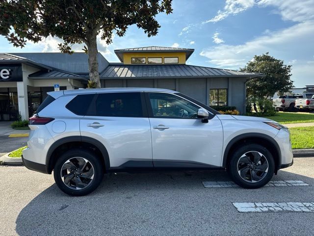 Used 2025 Nissan Rogue SV AWD/4WD image 8