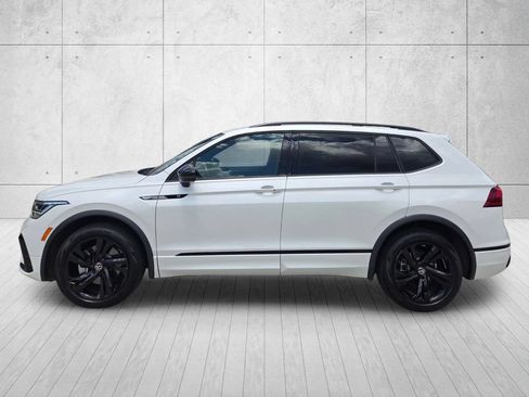 Used 2024 Volkswagen Tiguan SE R-Line FWD image 2