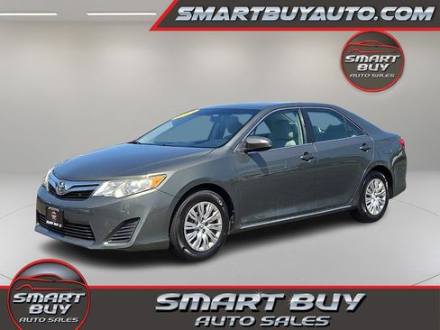 Used 2014 Toyota Camry LE FWD image 1