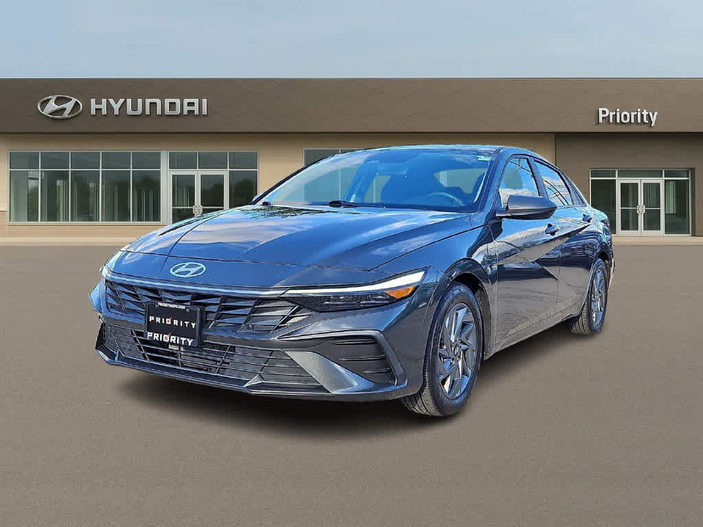 Used 2024 Hyundai Elantra SEL FWD image 1