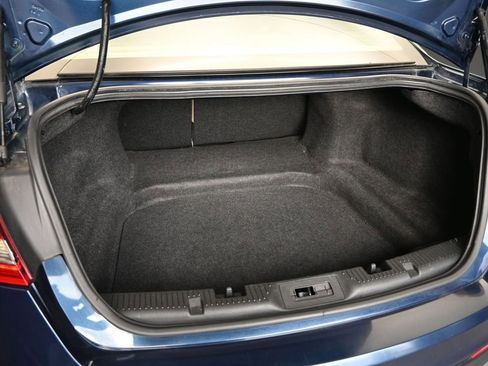 Used 2017 Ford Taurus SE image 26