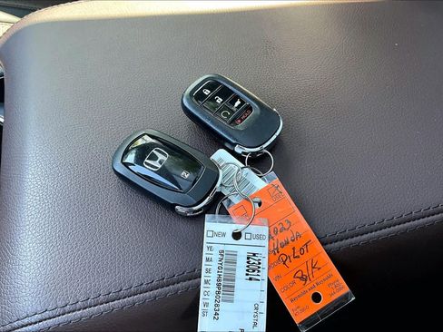 Used 2023 Honda Pilot Elite image 36