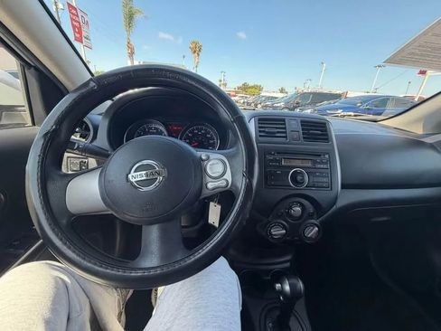 Used 2013 Nissan Versa SV FWD image 6