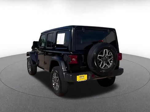 Used 2025 Jeep Wrangler Unlimited Sahara AWD/4WD image 12