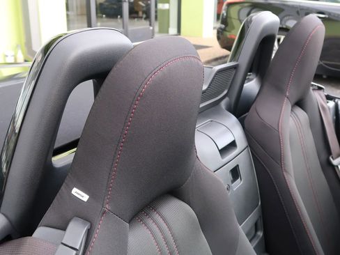 Used 2017 MAZDA MX-5 Miata Club image 41