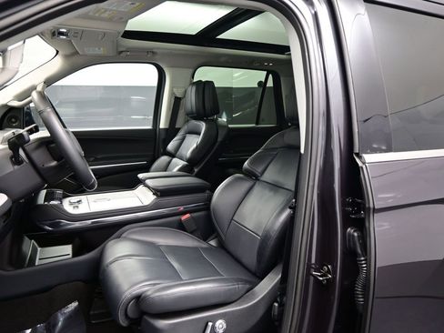 Used 2025 Lincoln Navigator Reserve AWD/4WD image 9