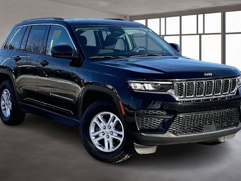 Used 2023 Jeep Grand Cherokee Laredo w/ Luxury Tech Group I image 13