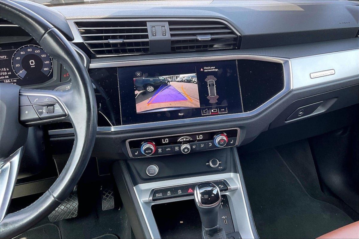 Used 2020 Audi Q3 2.0T Premium w/ Convenience Package AWD/4WD image 6