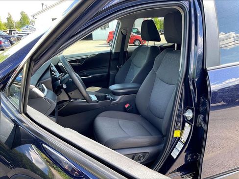 Used 2022 Toyota RAV4 XLE AWD/4WD image 10