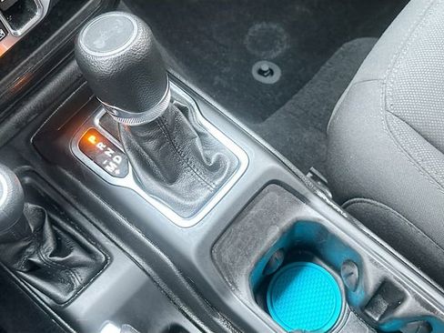 Used 2023 Jeep Wrangler Unlimited w/ Sun & Screen Package image 17