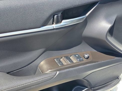 Used 2022 Toyota Camry XSE FWD image 14