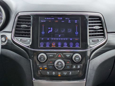 Used 2019 Jeep Grand Cherokee Laredo w/ Laredo X Package AWD/4WD image 21