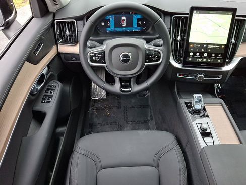 Certified 2026 Volvo XC90 B6 Plus AWD/4WD image 11