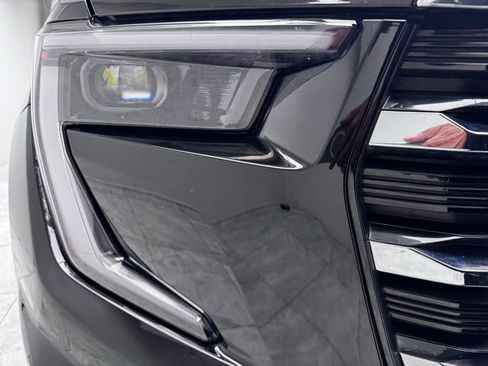 Used 2024 GMC Acadia Elevation image 12