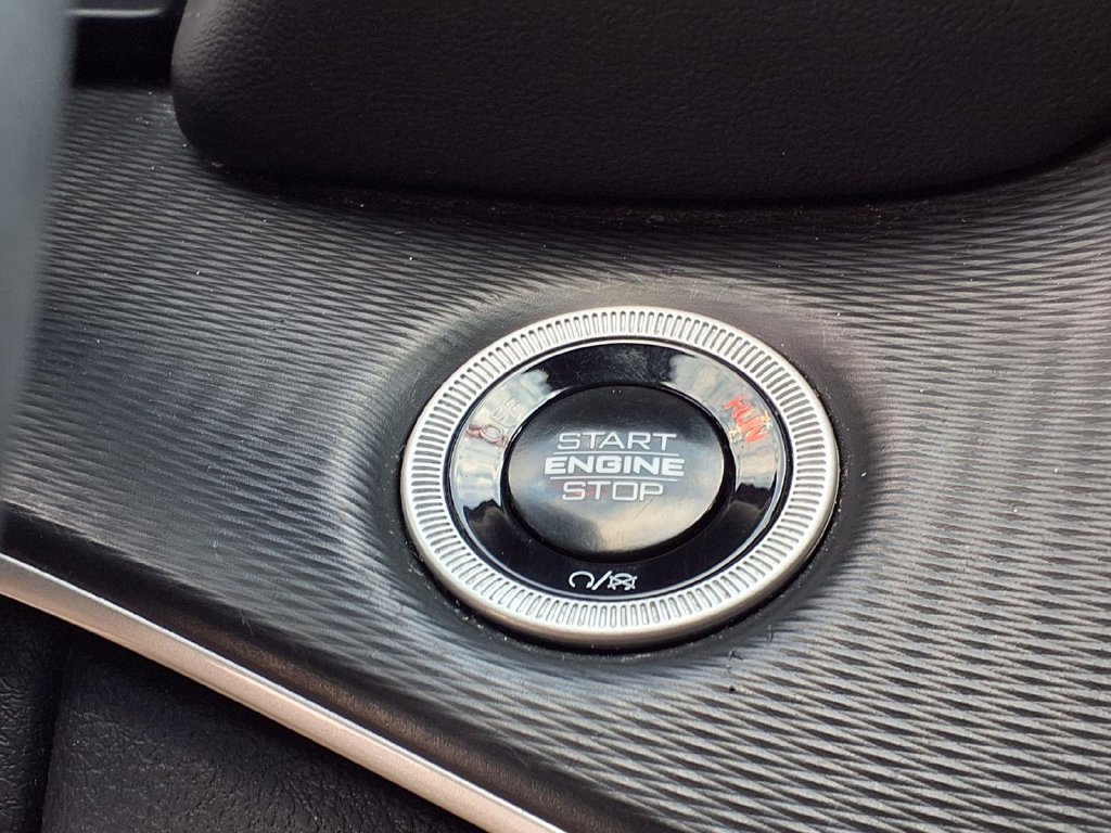 Used 2024 Jeep Grand Cherokee Altitude AWD/4WD image 13
