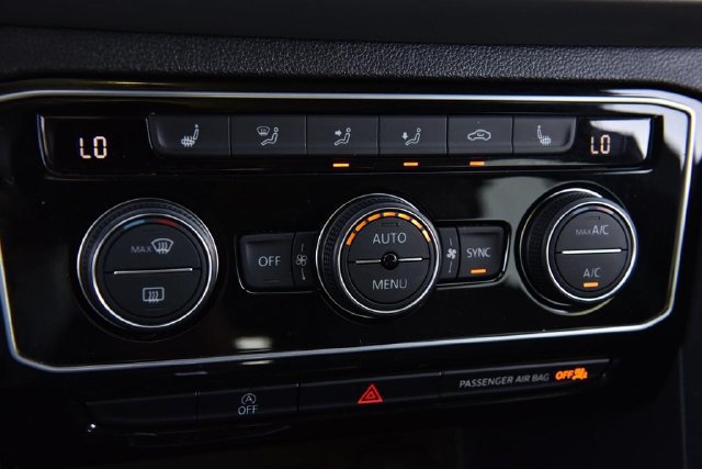 Certified 2023 Volkswagen Atlas Cross Sport SE w/ Panoramic Sunroof Package AWD/4WD image 15