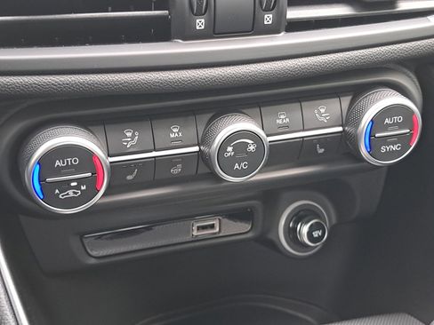 New 2025 Alfa Romeo Giulia AWD w/ Driving Assist Package image 21