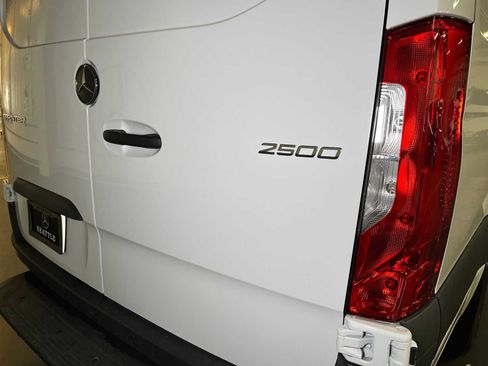 Used 2026 Mercedes-Benz Sprinter 2500 image 16
