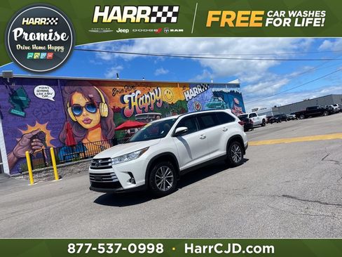 Used 2019 Toyota Highlander XLE AWD/4WD image 1
