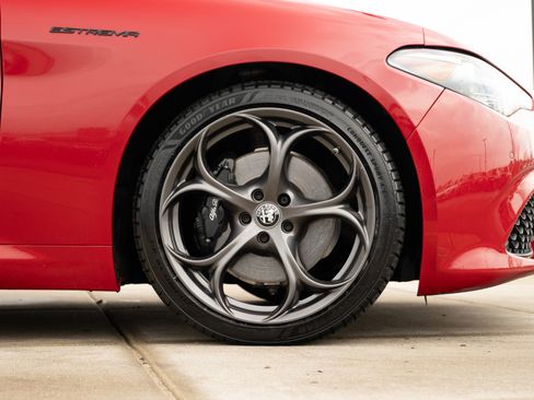 Used 2023 Alfa Romeo Giulia Estrema image 4