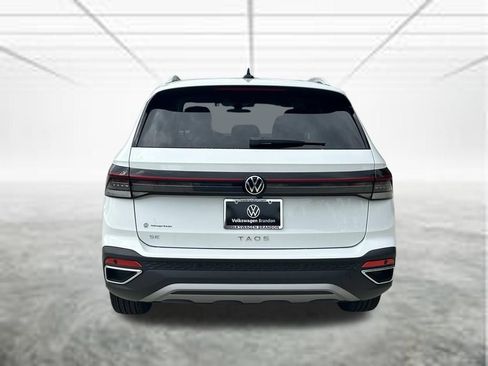 New 2026 Volkswagen Taos SE FWD image 4