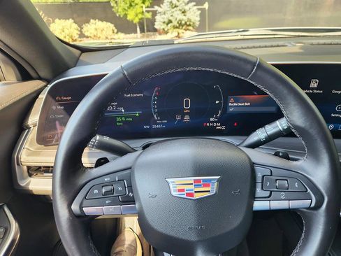 Used 2025 Cadillac XT4 Premium Luxury image 39