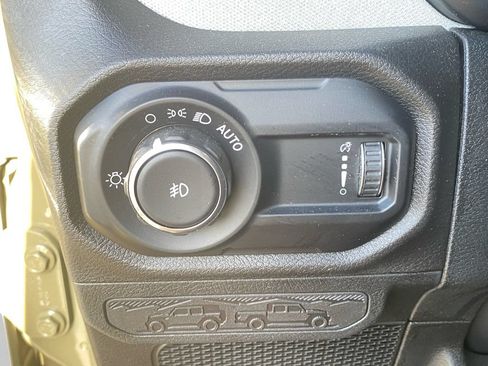 Used 2025 Jeep Wrangler Sport AWD/4WD image 21