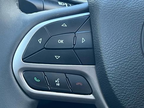 Used 2021 Jeep Cherokee Limited image 24