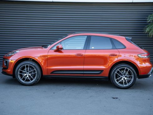 Certified 2025 Porsche Macan image 2