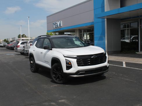 New 2026 Chevrolet Equinox LT w/ Midnight Edition FWD image 2