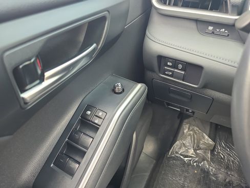 Certified 2024 Toyota Highlander XSE image 23