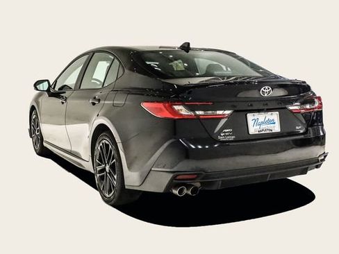 Used 2025 Toyota Camry SE image 8