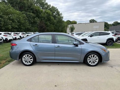Used 2023 Toyota Corolla LE w/ LE Convenience Package FWD image 7